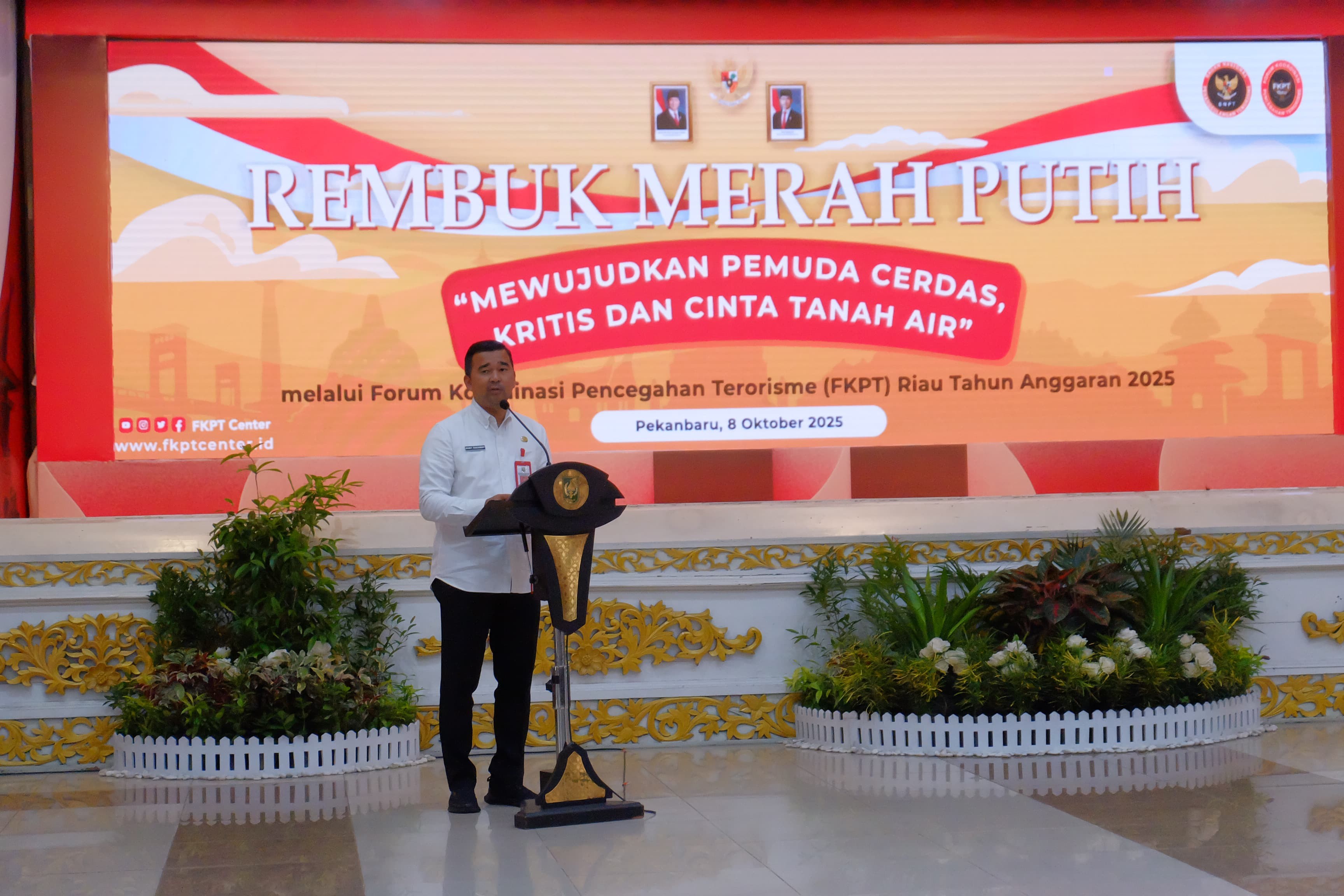 Kaban Kesbangpol Riau mewakili Gubernur Riau dalam Pembukaan AcaraRembuk Merah Putih bertajuk "Mewujudkan Pemuda Cerdas, Kritis & Cinta Tanah Air"